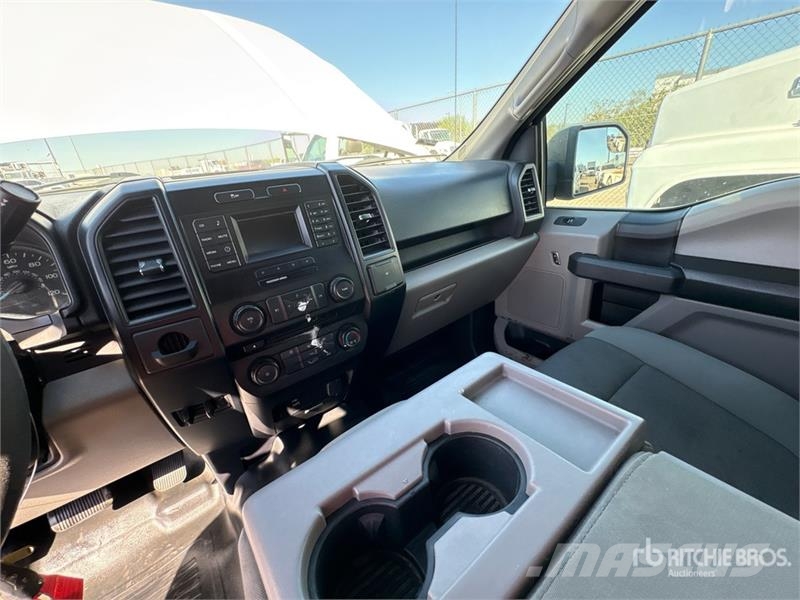 Ford F-150 XL 4x2 Extended Cab Pickup Otros