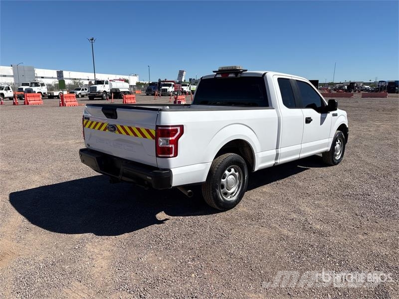 Ford F-150 XL 4x2 Extended Cab Pickup (Inoperable) Ostalo