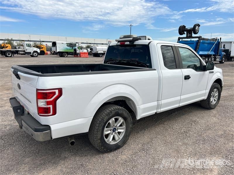 Ford F-150 XL 4x2 Extended Cab Pickup Další