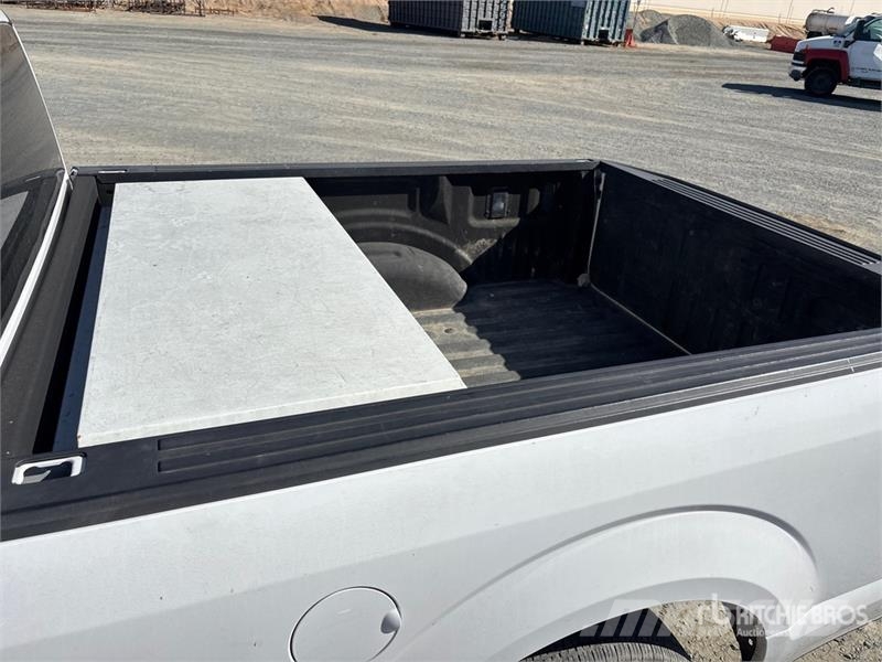 Ford F-150 XL 4x2 Extended Cab Pickup 其他