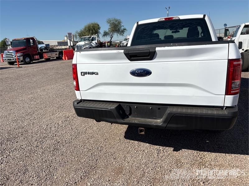 Ford F-150 XL 4x2 Extended Cab Pickup Otros