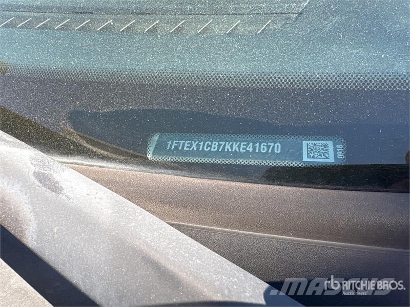 Ford F-150 XL 4x2 Extended Cab Pickup (Inoperable) Ostalo