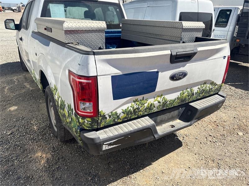 Ford F-150 XL 4x2 Extended Cab Pickup Други
