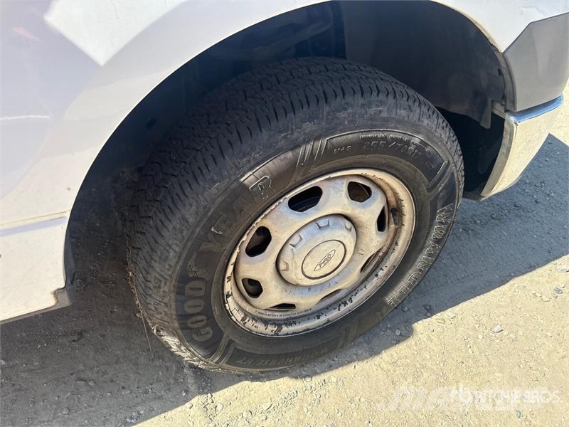 Ford F-150 XL 4x2 Extended Cab Pickup 其他