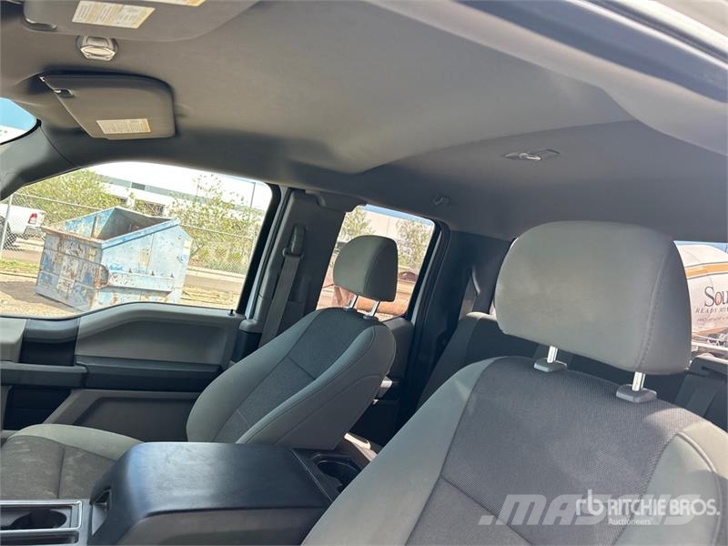 Ford F-150 XL 4x2 Extended Cab Pickup Další