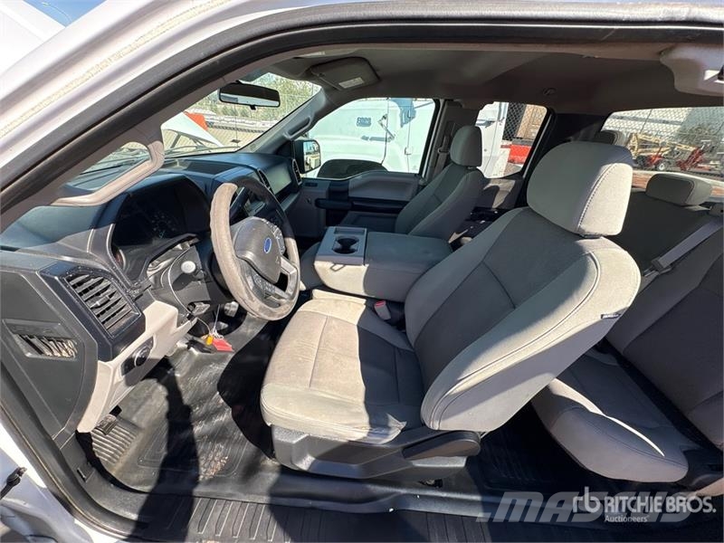 Ford F-150 XL 4x2 Extended Cab Pickup Otros