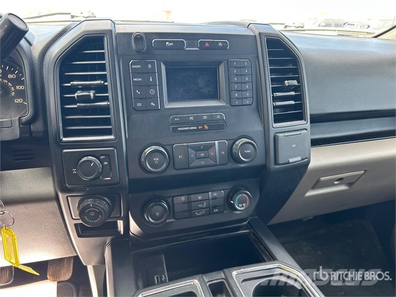 Ford F-150 XL 4x2 Extended Cab Pickup Další