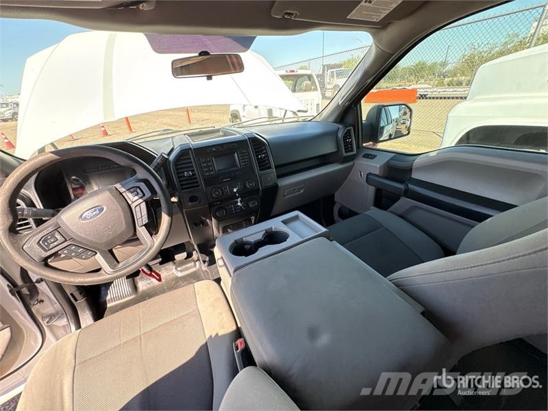 Ford F-150 XL 4x2 Extended Cab Pickup Otros