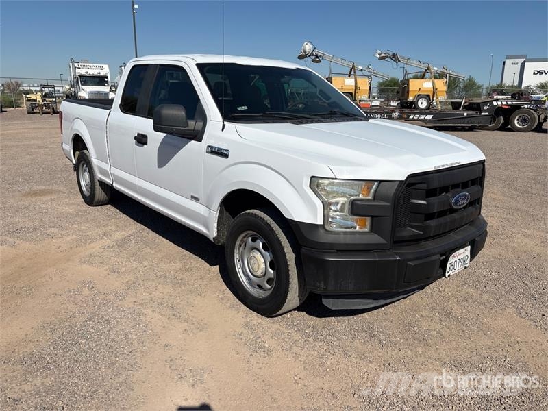 Ford F-150 XL 4x2 Extended Cab Pickup Otros