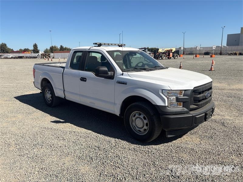 Ford F-150 XL 4x2 Extended Cab Pickup Iné