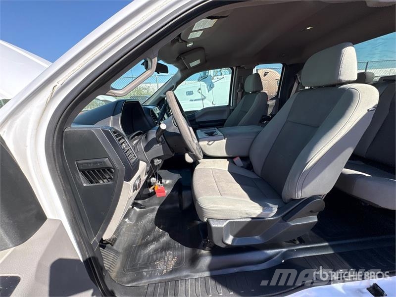 Ford F-150 XL 4x2 Extended Cab Pickup Otros