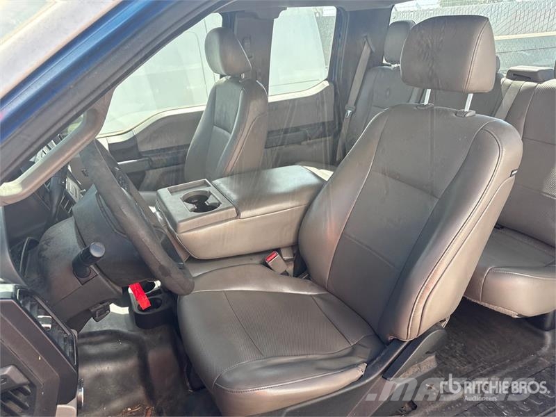 Ford F-150 XL 4x2 Extended Cab Pickup Други