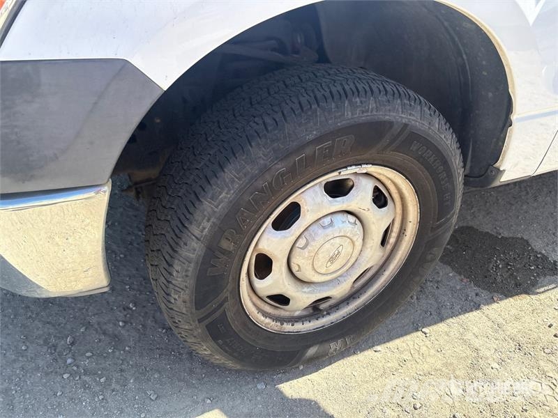 Ford F-150 XL 4x2 Extended Cab Pickup 其他