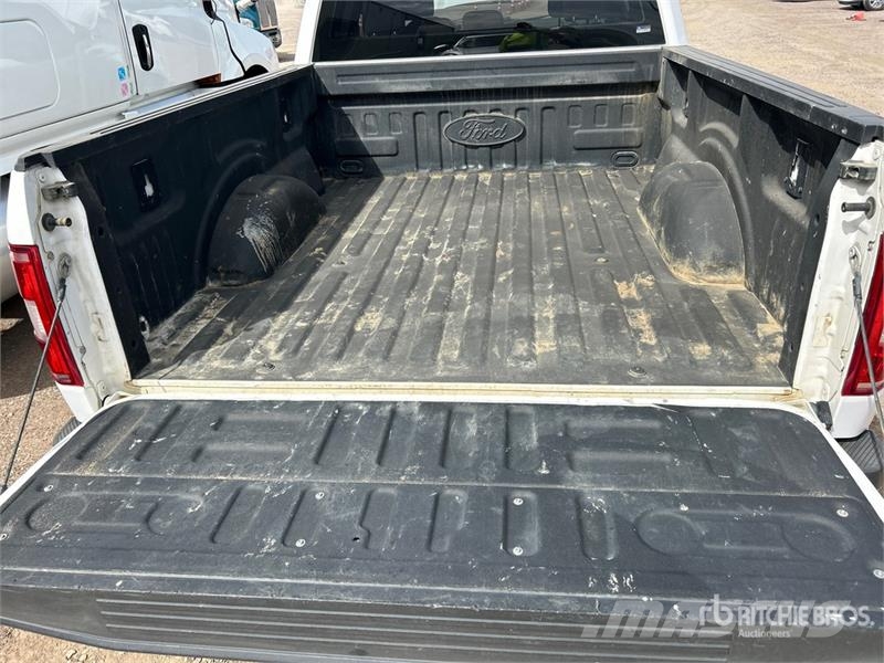 Ford F-150 XL 4x2 Extended Cab Pickup Další