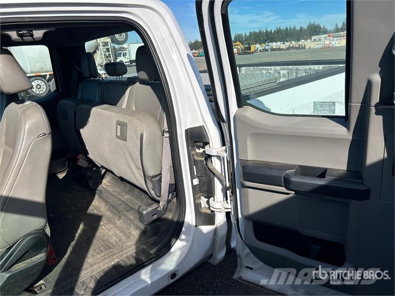 Ford F-150 XL 4x2 Extended Cab Pickup 其他
