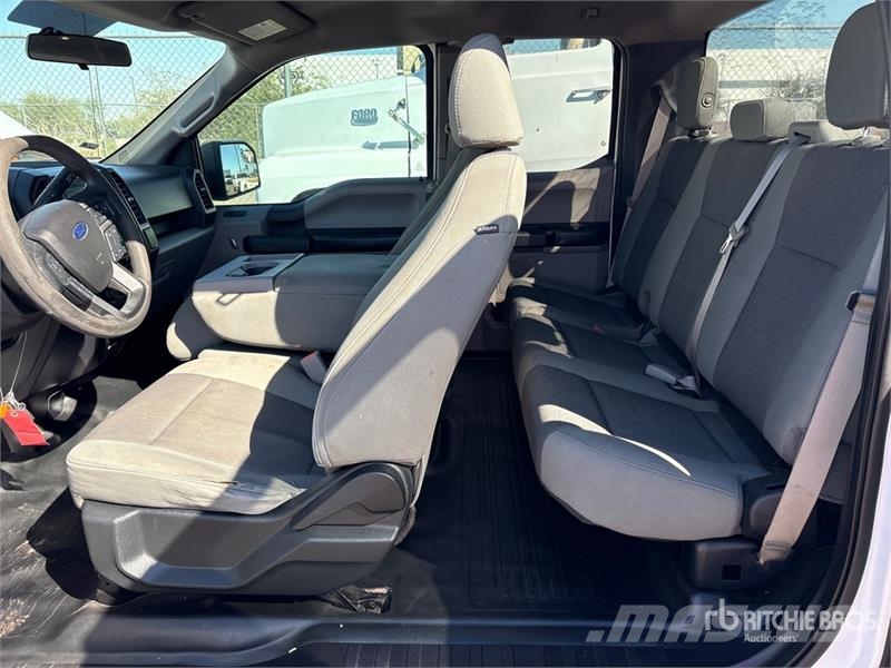 Ford F-150 XL 4x2 Extended Cab Pickup Otros