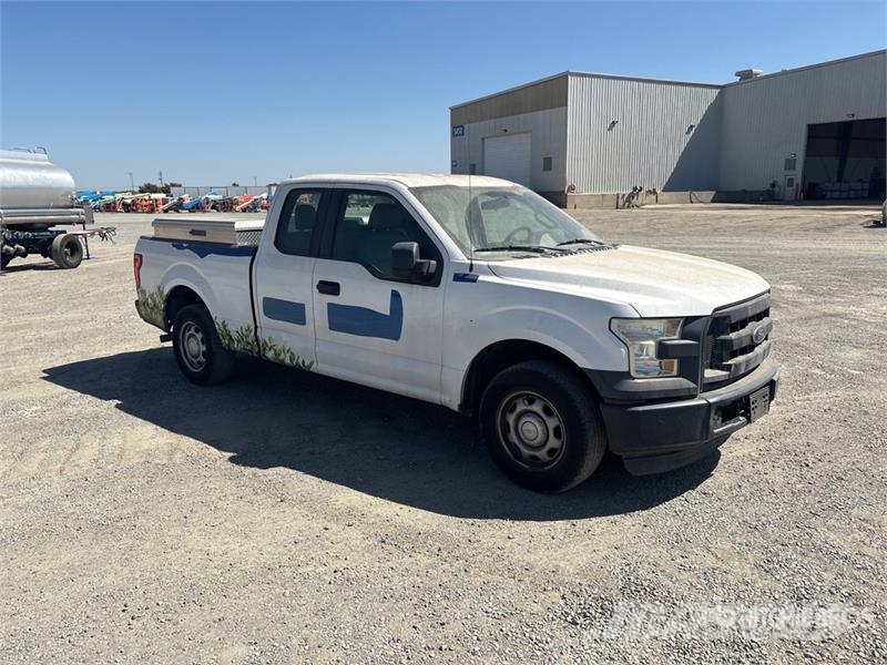 Ford F-150 XL 4x2 Extended Cab Pickup Други