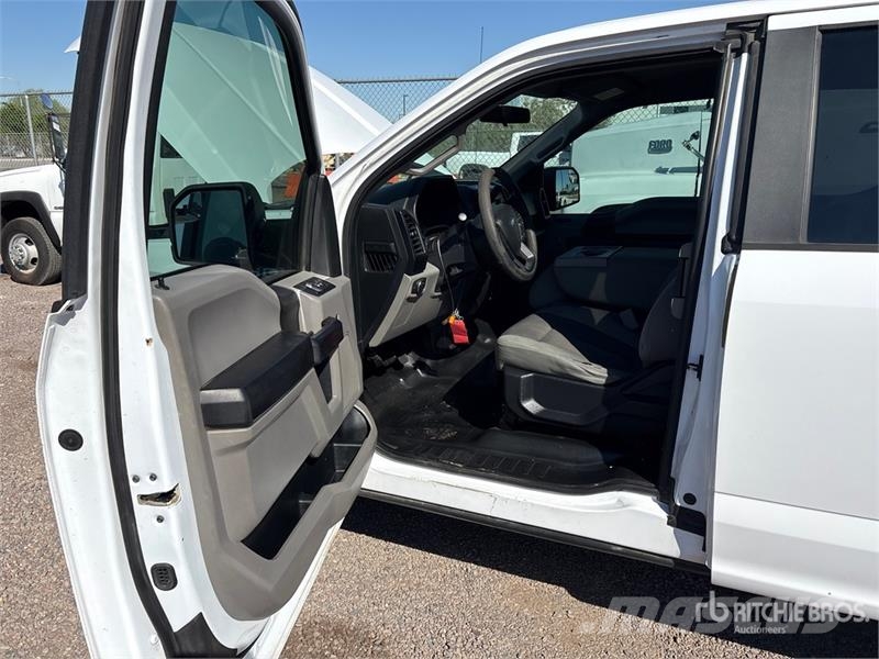 Ford F-150 XL 4x2 Extended Cab Pickup Otros