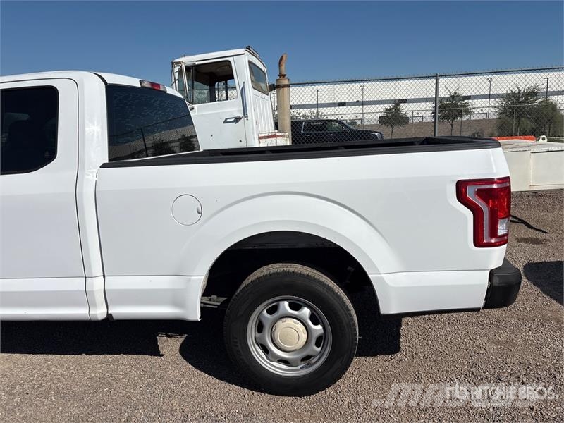 Ford F-150 XL 4x2 Extended Cab Pickup Otros