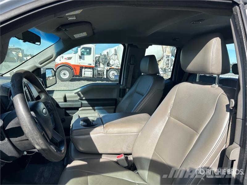 Ford F-150 XL 4x2 Extended Cab Pickup 其他