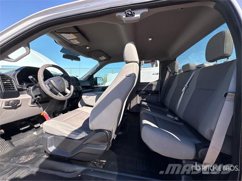 Ford F-150 XL 4x2 Extended Cab Pickup Otros