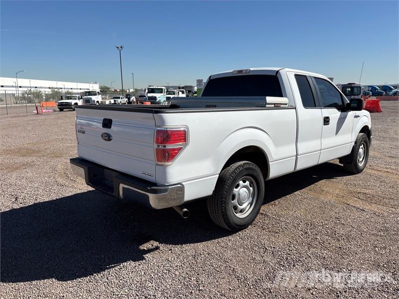 Ford F-150 XL 4x2 Extended Cab Pickup Autre fourgon / utilitaire
