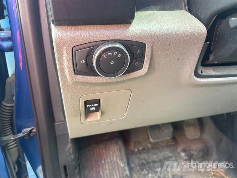 Ford F-150 XL 4x2 Extended Cab Pickup Další