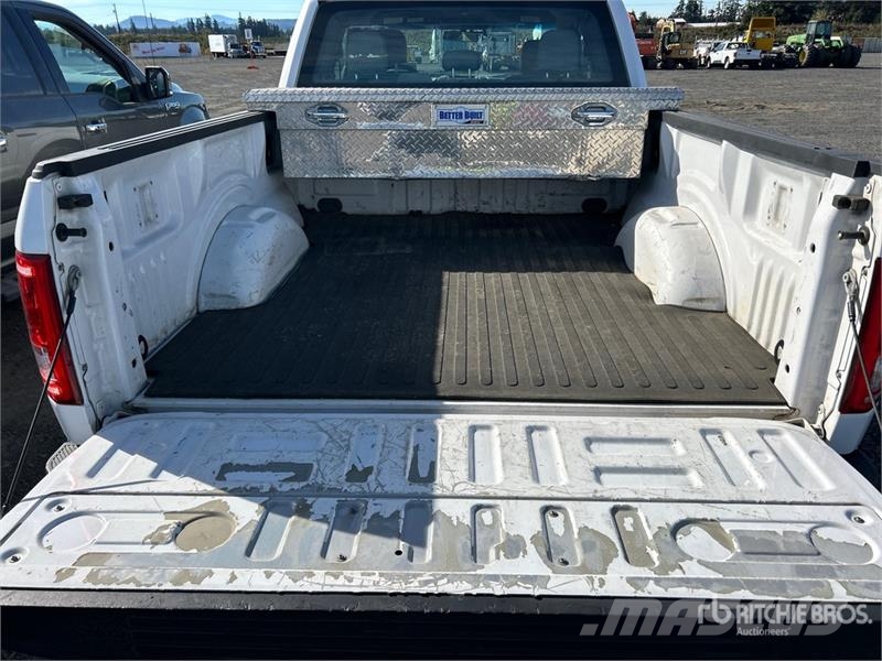 Ford F-150 XL 4x2 Extended Cab Pickup 其他