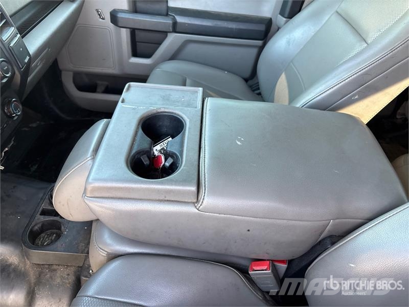 Ford F-150 XL 4x2 Extended Cab Pickup 其他
