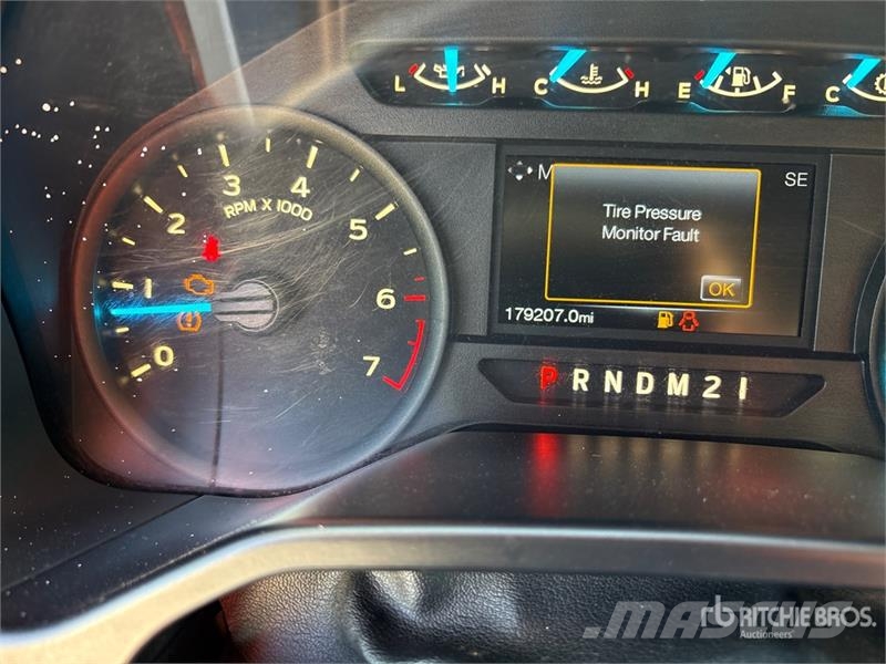 Ford F-150 XL 4x2 Extended Cab Pickup Otros