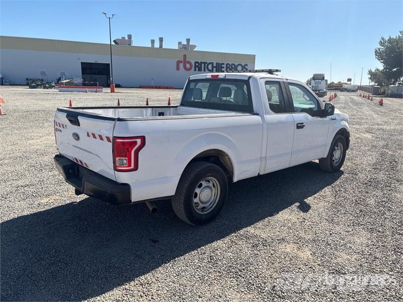 Ford F-150 XL 4x2 Extended Cab Pickup Iné