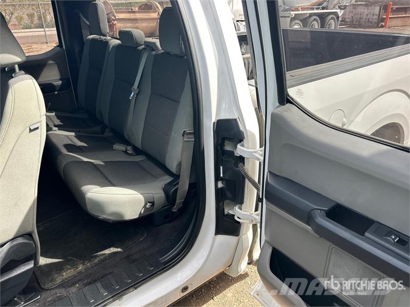 Ford F-150 XL 4x2 Extended Cab Pickup Další
