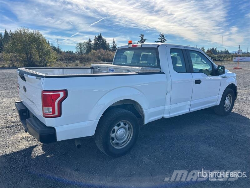 Ford F-150 XL 4x2 Extended Cab Pickup 其他
