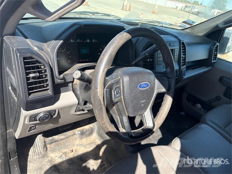 Ford F-150 XL 4x2 Pickup その他