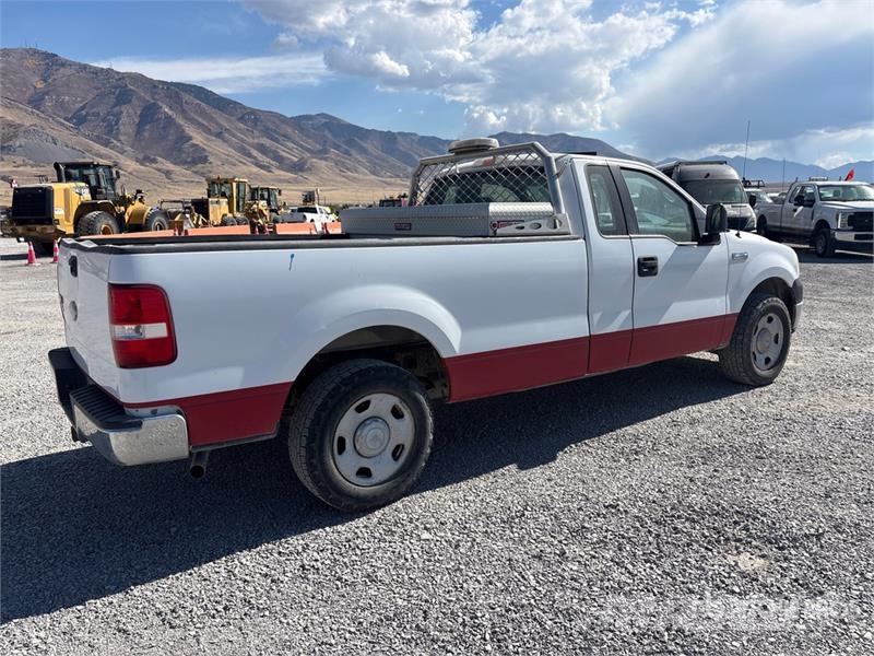 Ford F-150 XL 4x2 Pickup Iné
