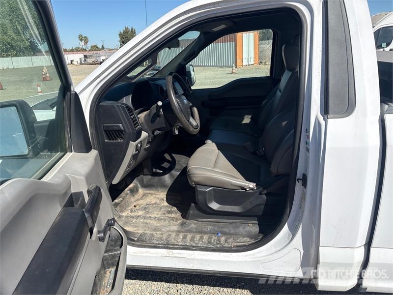 Ford F-150 XL 4x2 Pickup その他