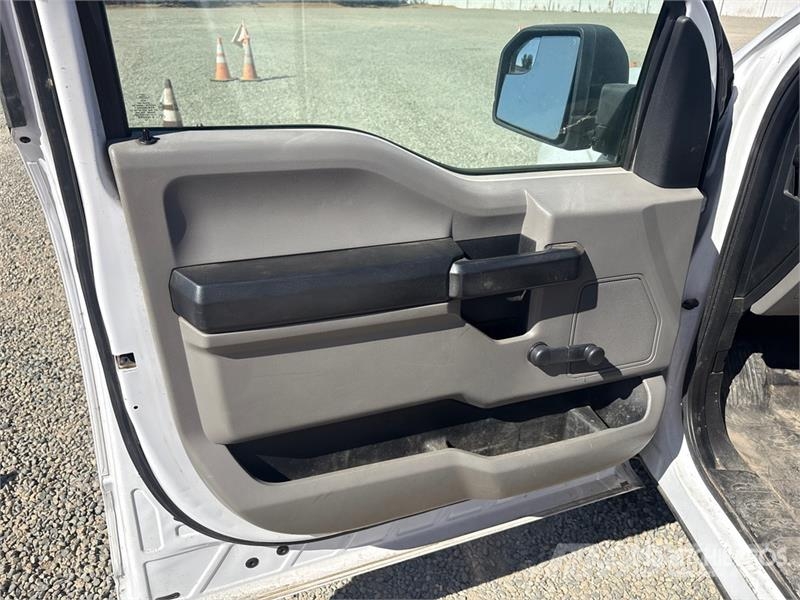 Ford F-150 XL 4x2 Pickup その他