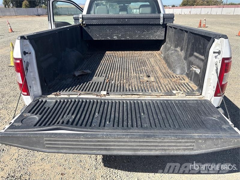 Ford F-150 XL 4x2 Pickup その他