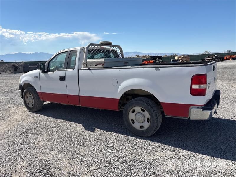 Ford F-150 XL 4x2 Pickup Iné