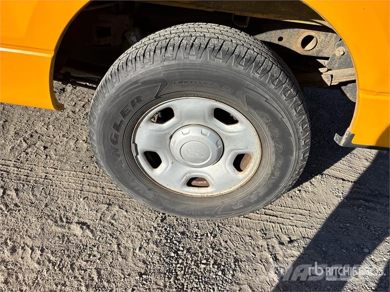 Ford F-150 XL 4x2 Pickup Прочие фургоны