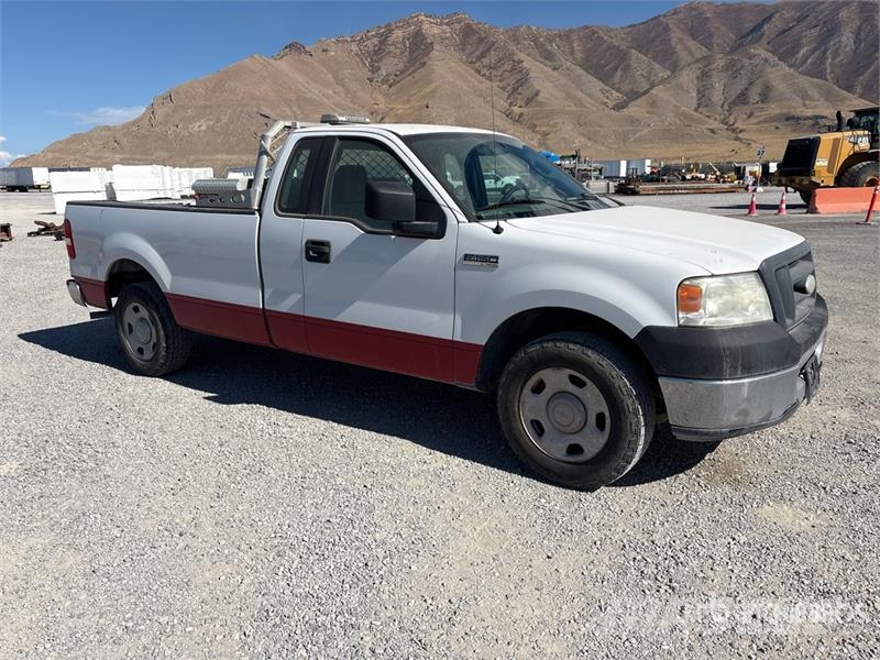 Ford F-150 XL 4x2 Pickup Iné