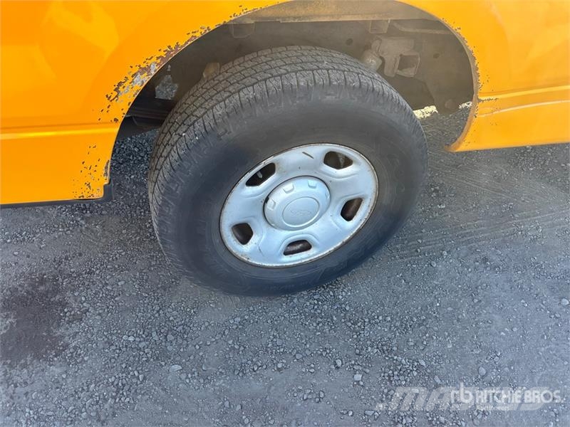 Ford F-150 XL 4x2 Pickup Прочие фургоны