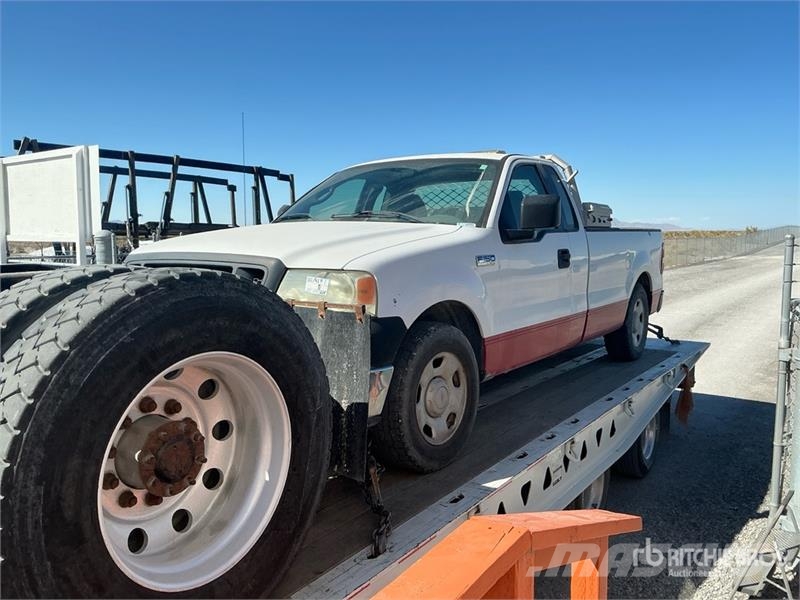 Ford F-150 XL 4x2 Pickup Iné