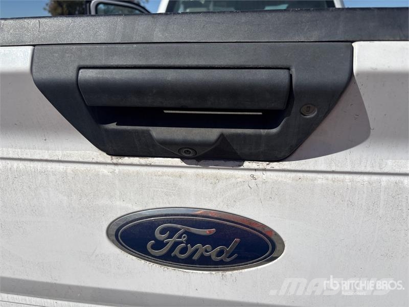 Ford F-150 XL 4x2 Pickup その他