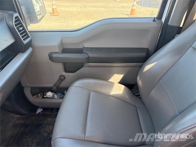 Ford F-150 XL 4x2 Pickup その他