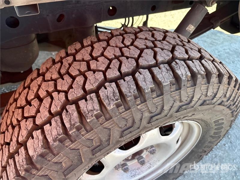 Ford F-150 XL 4x4 Crew Cab Pickup Drugi