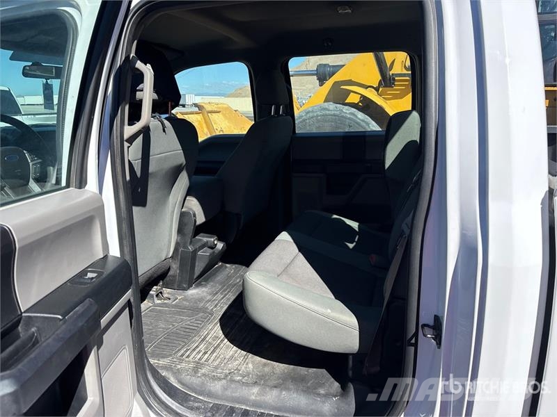 Ford F-150 XL 4x4 Crew Cab Pickup その他