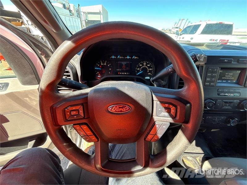 Ford F-150 XL 4x4 Crew Cab Pickup その他