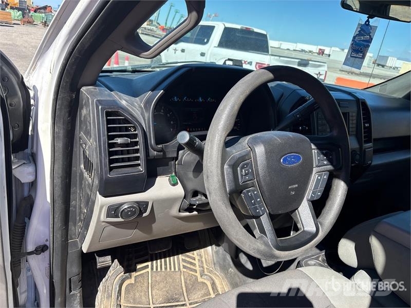 Ford F-150 XL 4x4 Crew Cab Pickup その他