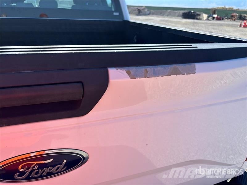 Ford F-150 XL 4x4 Crew Cab Pickup その他